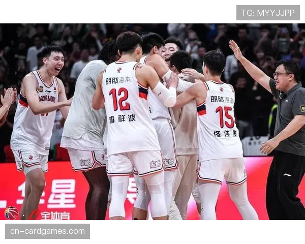 广州龙狮主帅米切尔合同到期，广东等多支CBA球队展开争夺
